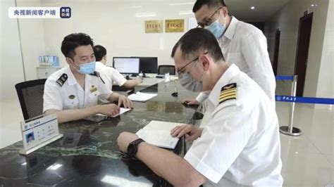疫情暴发，20名中国船员被困外籍货船6天！深夜，终于传来好消息_手机新浪网