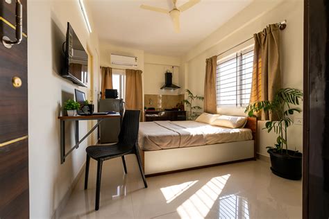 Studio vs 1-Bedroom Apartment: Key Differences & Pros/Cons