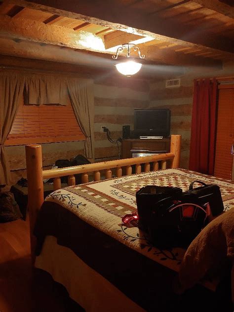 HUCKLEBERRY INN BED AND BREAKFAST (Sevierville) - B&B Reviews & Photos ...