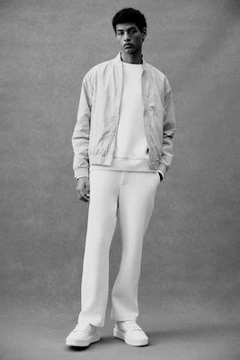 Regular Fit Nylon bomber jacket - Light beige - Men | H&M IN