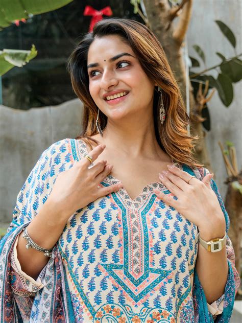 Buy Complete Suit Sets Online | Cotton & Designer Suits for Women ...