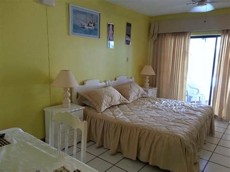 CHRISANN'S BEACH RESORT (Tower Isle) - Resort Reviews, Photos, Rate ...