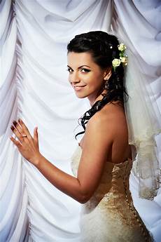Wedding Hairstyles For by 20 Easy Wedding Hairstyles That You Can Do At Home Magment Wedding Hairstyles For