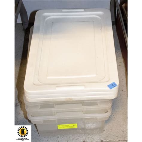 4 SMALL STORAGE CONTAINERS WITH LIDS