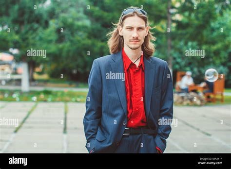 Business Casual Long Hair Men 的图像结果