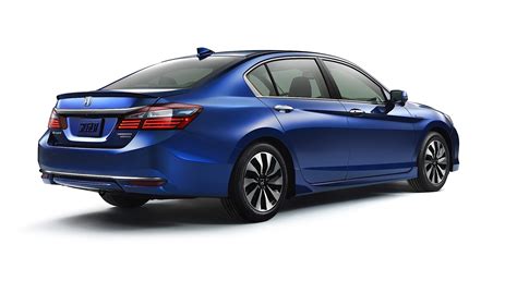 2017 Honda Accord Hybrid Tops Segment with 49 MPG City - autoevolution