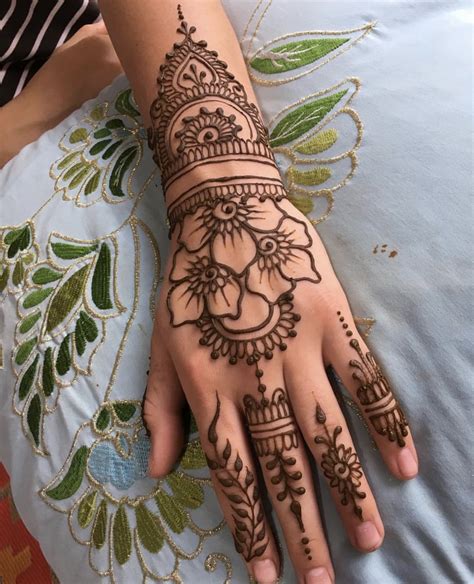 Pin by Hana on Henna | Cute henna designs, Henna designs hand, Henna ...