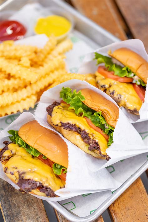 Shake Shack’s Same-Store Sales Fall as Cold Weather Keeps Customers ...