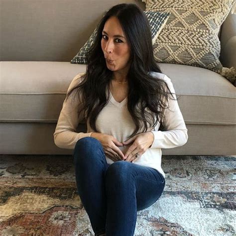 Joanna Gaines Shares New Pregnancy Photos: No Hiding This Baby Bump - E ...