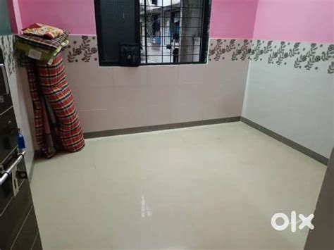 1 RK available for rent at ghansoli near by rly stn - only bacholer ...
