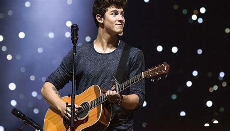 Shawn Mendes Height, Weight, Age & Girlfriend | Shawn mendes height ...