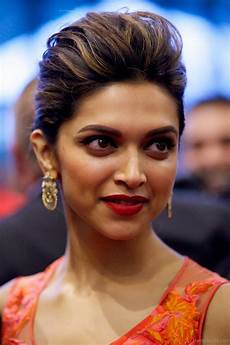 Dipika Padukon Hair Style by 15 Amazing Deepika Padukone Hairstyles Fashionpro Dipika Padukon Hair Style