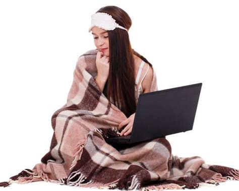 Tips To Bingewatch Shows Without Impacting Your Sleep | Femina.in