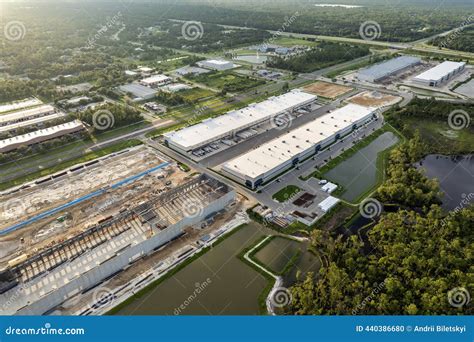 Distribution Industry Warehouse Building Inventory Supply With Conveyor ...