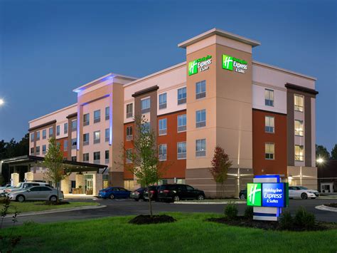 Hotel near Fayetteville, NC | Holiday Inn Express & Suites Fayetteville ...