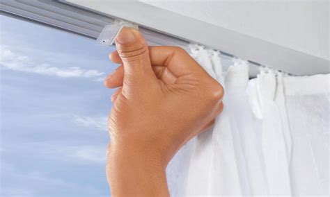 Installing Window Curtain 的图像结果