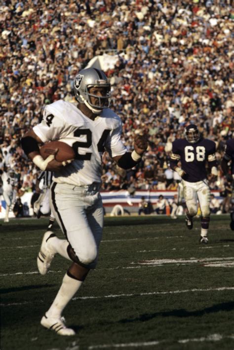 Raiders DB Willie Brown was poised for pick-6 in Super Bowl XI
