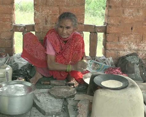 Agra’s Roti Wala Amma Among The Many Food Vendors Who’re Struggling To ...