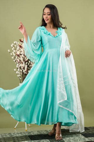 The Most Ravishing Russian Silk Suits To Keep You On Fleek – Shopzters
