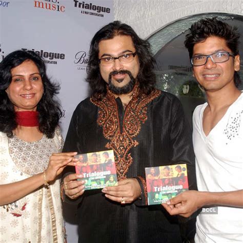 Purbayan Chatterjee (C) with Shaan and Pinky Poonawala at the launch of ...
