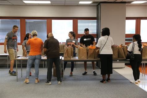 Cleveland Browns volunteer at East Cleveland’s new Chambers Empowerment ...
