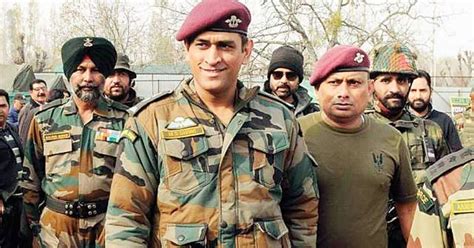 MS Dhoni: "ডিসেম্বরে নিলাম, এখনও তো সময় আছে"‐ ধোনির অবসর নিয়ে ধোঁয়াশা