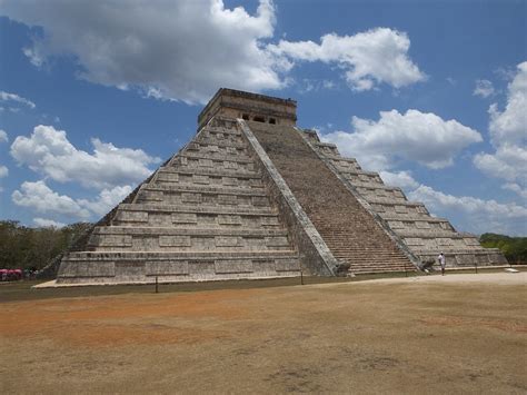 Image result for Pyramide Maya