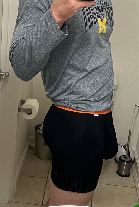 grey sweatpants season : r/Bulges