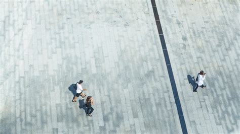 People Walking Top View 的图像结果