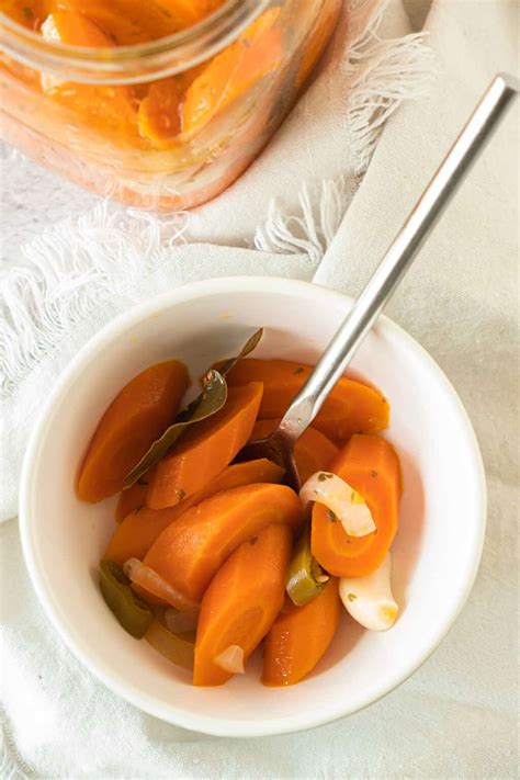 Mexican Pickled Carrots (Zanahorias en Escabeche)