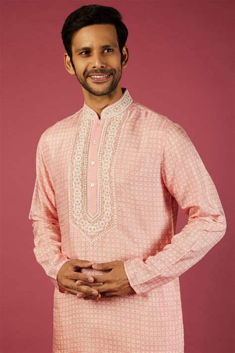 Buy Krishna Mehta Men Pink Printed Kurta Set at Pernia'sPopUpShopMen 2025