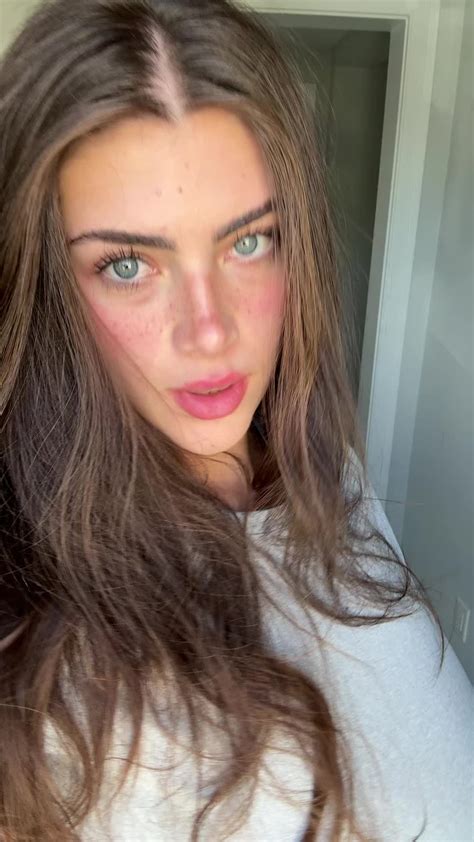 Colleen.333 (@colleen.333) - Urlebird