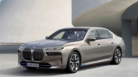BMW 7 Series launched in India priced at Rs 1.70 crore; Check design ...