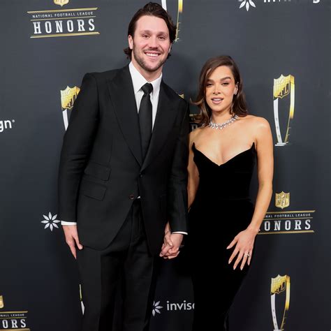 Does Chappell Roan Have a Girlfriend? Inside Her Dating Life | Life & Style