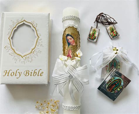 Set De Primera Comunion:biblia En Ingles, Vela Decorada, Rosario Dorado ...