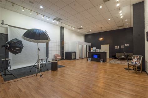 Upscale Private Minimalistic Canvas Backdrop Fine Art Photo Studio in ...