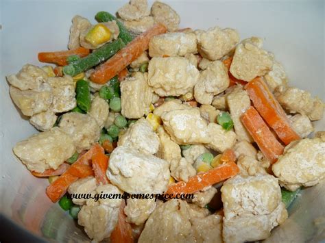 Quorn Curry : Quorn Chicken Style pieces with vegetables and noodles - Give Me Some Spice!