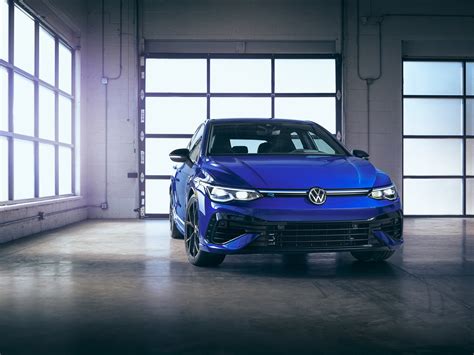 Volkswagen Golf R 20th Anniversary Edition (2022) - picture 2 of 49 - 3000x2250