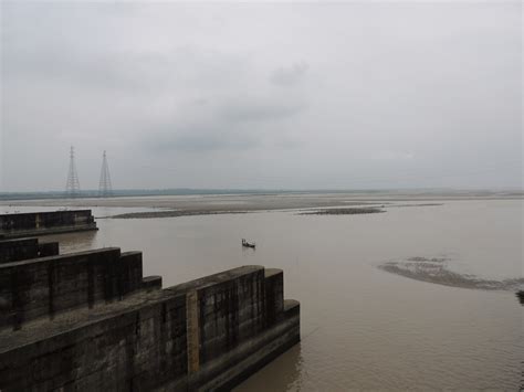Why does the Teesta river run dry in non-monsoon months? Dams are ...