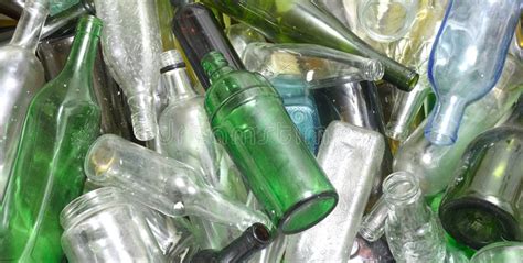 玻璃瓶回收 编辑类库存图片. 图片 包括有 排序, 中心, 容器, 回收, 设施, 重新使用, 消费者至上主义 - 19652069