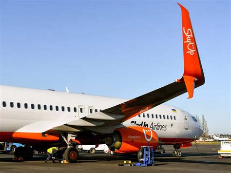 Budget airline SkyUp says female flight attendants will no longer be ...