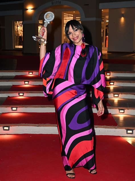 The best Rosario Dawson feet pictures 🤩