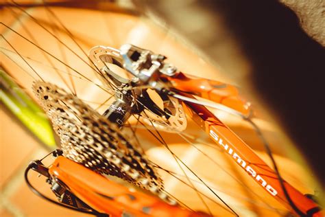 Al detalle la BH Lynx Race y equipaciones de David Valero y Pablo ...