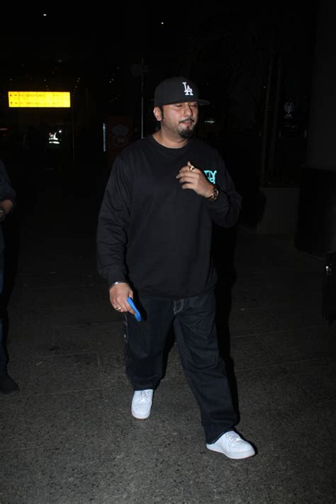 Honey Singh Spotted At Mumbai Airport Wearing Baggy Pants & Nike Air ...