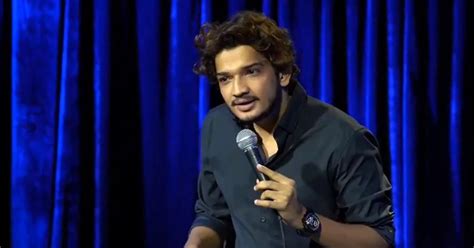 Munawar Faruqui walks out of Indore jail on Saturday night after phone ...