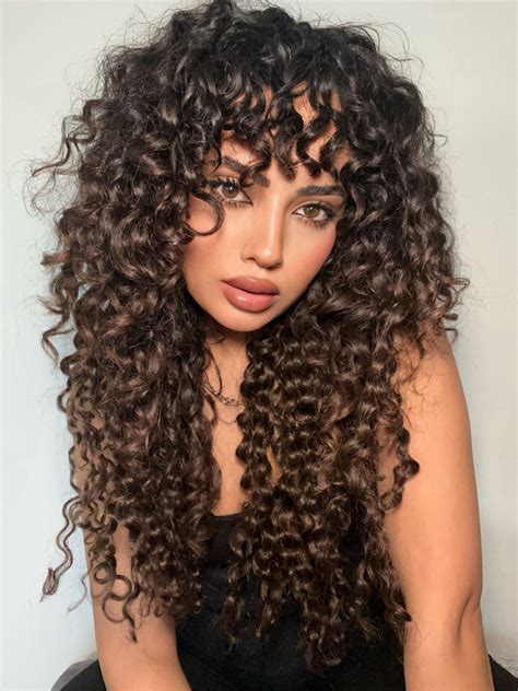 Totally flawless! 🔥 | Curly hair styles, Curly hair beauty, Medium hair ...