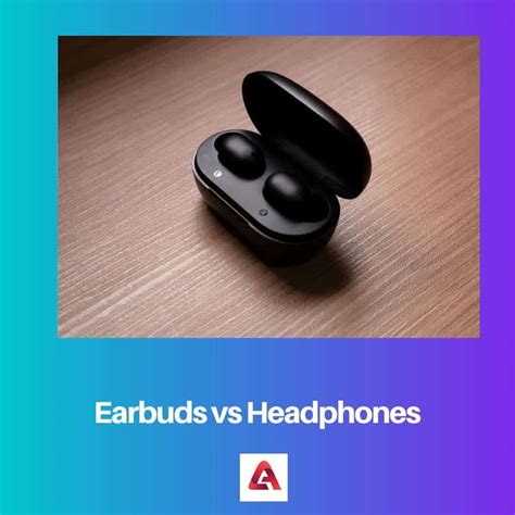 Earbuds vs Headphones: Difference and Comparison