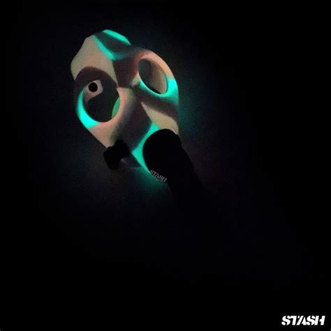 Glow Gas Mask Bong - STASHPH