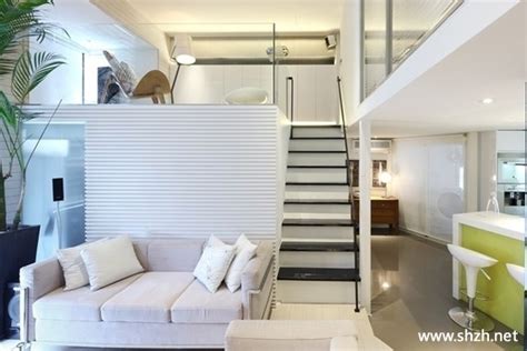简约客厅吧台沙发楼梯跃层复式实景图-上海装潢网