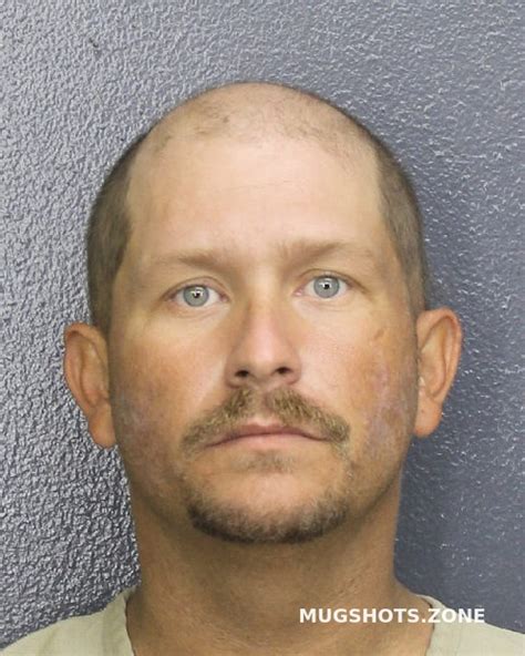 RIVERA ALEX 12/01/2022 - Broward County Mugshots Zone